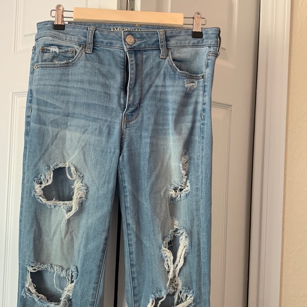 Size 8 AE Distressed Jeans ( Super Stretch- High Waisted)